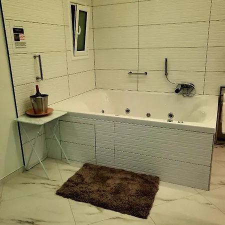 Romantic Deluxe Svite Wise Jacuzzi And Sauna Atina