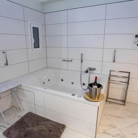 Romantic Deluxe Svite Wise Jacuzzi And Sauna *