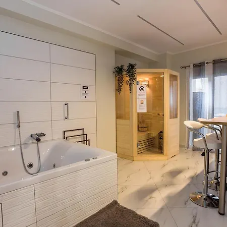 Romantic Deluxe Svite Wise Jacuzzi And Sauna *